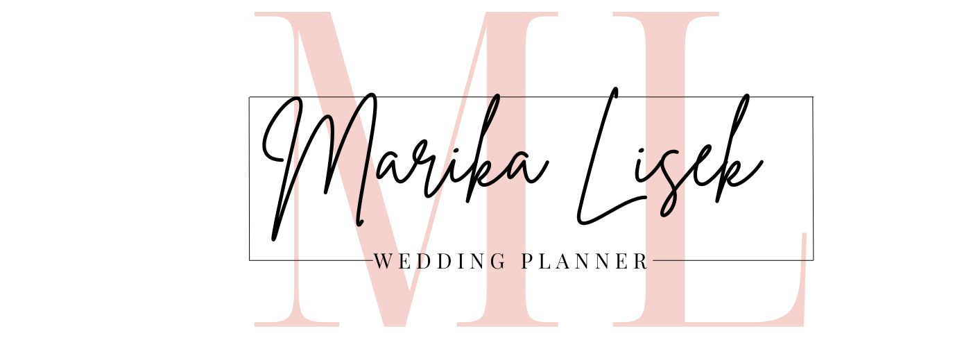 Logo Marika Lisek Wedding Planner – elegancka identyfikacja wizualna na różowym tle